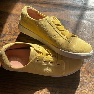 EUC Yellow slip on Vionic Jean sneakers